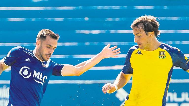 Álvaro Arnedo podría volver a jugar con el Linares Deportivo en cuatro meses Álvaro Arnedo podría volver a jugar con el Linares Deportivo en cuatro meses