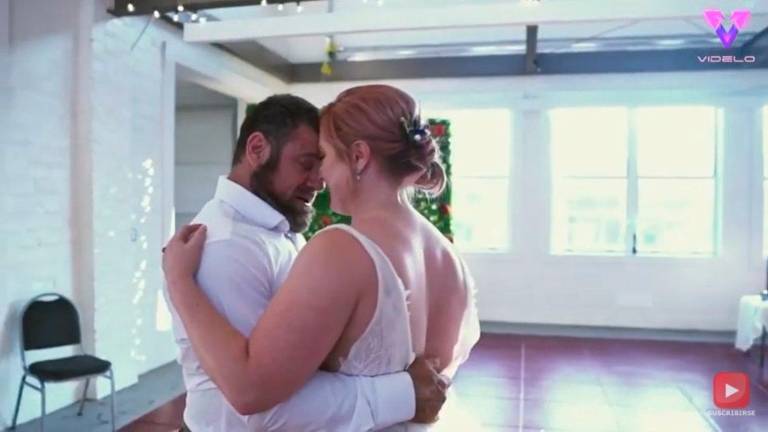 Una fiesta de cumpleaños se convierte en un banquete de bodas sorpresa para los invitados Una fiesta de cumpleaños se convierte en un banquete de bodas sorpresa para los invitados