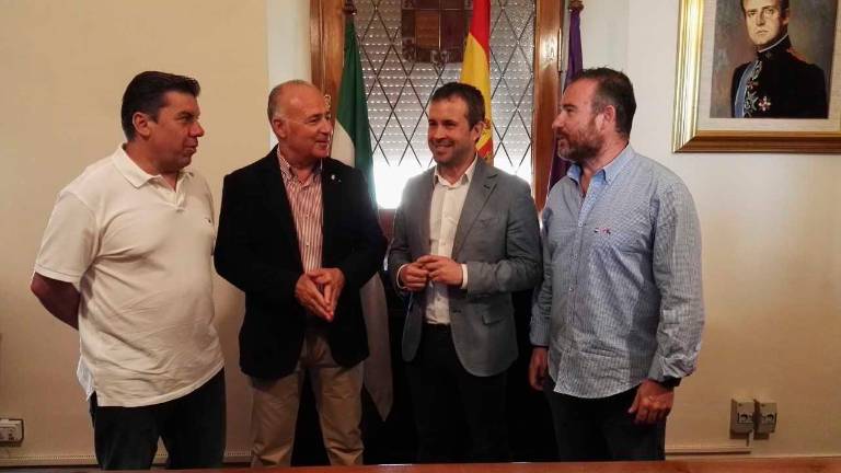 Millán recibe a la directiva del Jaén Paraíso Interior para conocer el nuevo proyecto Millán recibe a la directiva del Jaén Paraíso Interior para conocer el nuevo proyecto