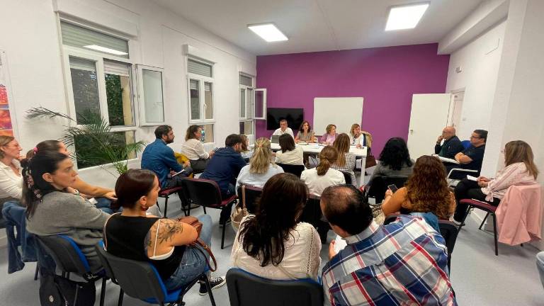 El Ayuntamiento de Jaén se reúne con las ampas para conocer sus necesidades El Ayuntamiento de Jaén se reúne con las ampas para conocer sus necesidades