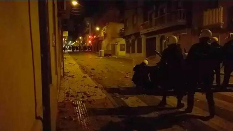 La Policía admite que dos heridos en los altercados de Linares fueron por munición policial La Policía admite que dos heridos en los altercados de Linares fueron por munición policial