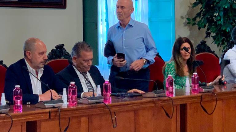 Fotogalería de una moción: A la segunda no fue la vencida en el Ayuntamiento de Linares Fotogalería de una moción: A la segunda no fue la vencida en el Ayuntamiento de Linares