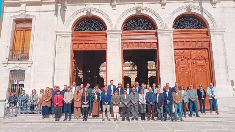 Minuto de silencio en Jaén por las víctimas de la DANA Minuto de silencio en Jaén por las víctimas de la DANA