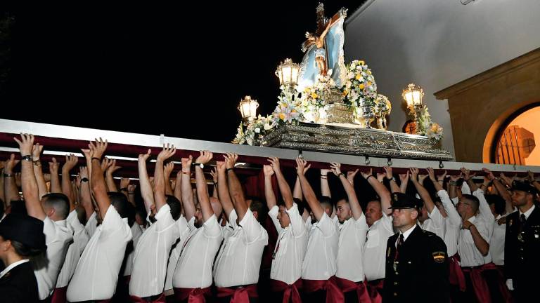 Sale por la puerta grande de Villargordo el Cristo de la Salud Sale por la puerta grande de Villargordo el Cristo de la Salud