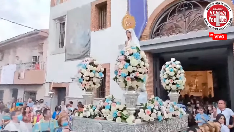 Júbilo en Jódar ante el paso de la Virgen de Fátima Júbilo en Jódar ante el paso de la Virgen de Fátima