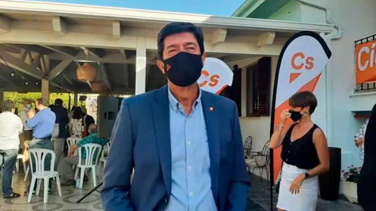 Juan Marín tacha de errónea y absurda la salida del Gobierno local de tres concejales de Cs Juan Marín tacha de errónea y absurda la salida del Gobierno local de tres concejales de Cs