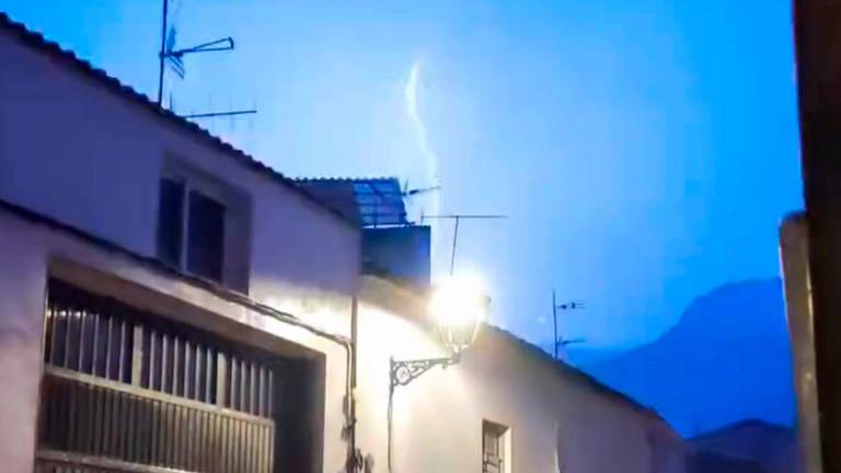 La fuerza de la tormenta deja cerca de una decena de avisos en la provincia La fuerza de la tormenta deja cerca de una decena de avisos en la provincia