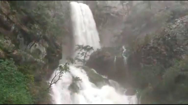 Impresionante reventón de Los Chorros del río Mundo Impresionante reventón de Los Chorros del río Mundo