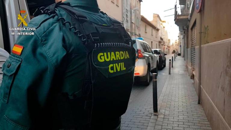 La Guardia Civil investiga la profanación de tumbas en El Viso del Alcor La Guardia Civil investiga la profanación de tumbas en El Viso del Alcor