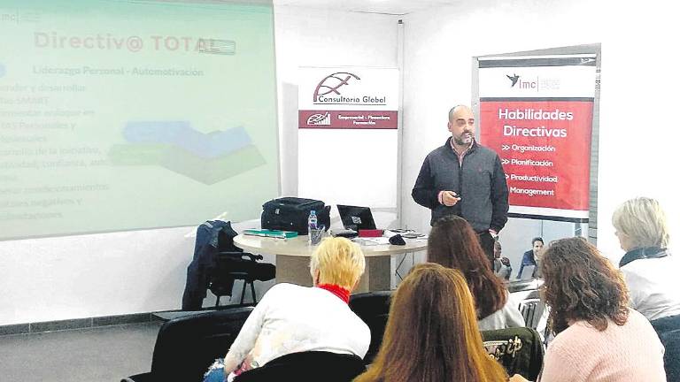 Empresarios aprenden sobre productividad Empresarios aprenden sobre productividad