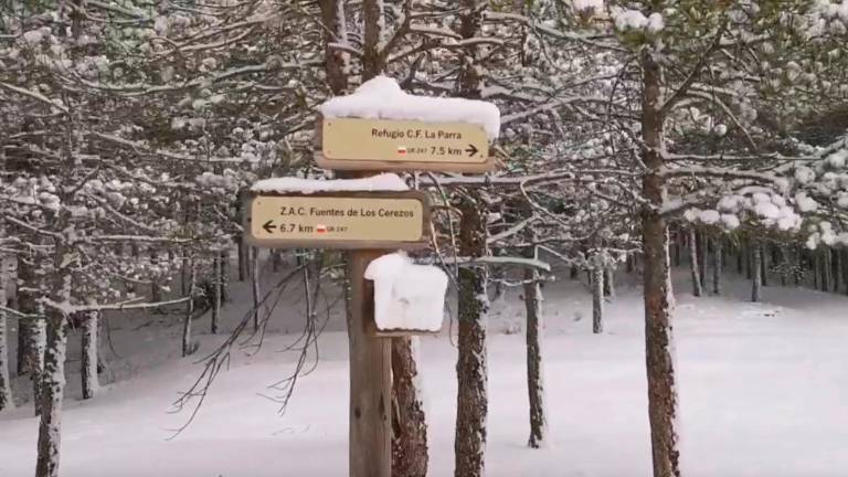 El blanco inmaculado de la nieve en el Pico Caballo Torraso El blanco inmaculado de la nieve en el Pico Caballo Torraso