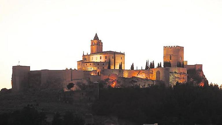 La Fortaleza de la Mota de Alcalá la Real no se apaga al final La Fortaleza de la Mota de Alcalá la Real no se apaga al final