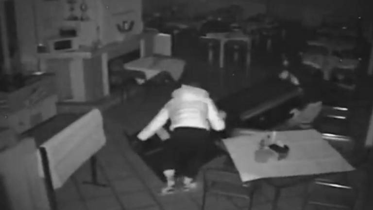 Dos detenidos por robar las tragaperras de un restaurante en Bailén Dos detenidos por robar las tragaperras de un restaurante en Bailén