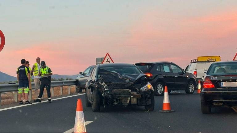 Aparatoso accidente a la altura del Puente del Obispo Aparatoso accidente a la altura del Puente del Obispo