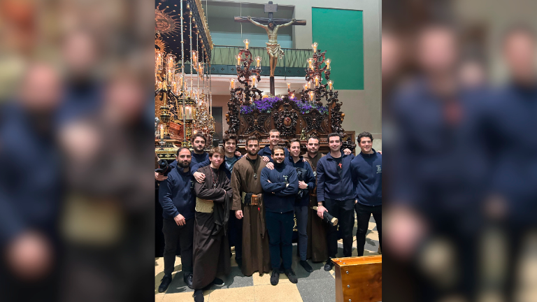 Así se vivió la noche del Martes Santo en la que El Silencio reinó en Cristo Rey Así se vivió la noche del Martes Santo en la que El Silencio reinó en Cristo Rey