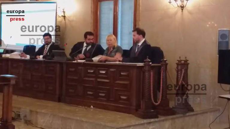 Acusada de asesinar a su marido dándoselo de comer a sus perros Acusada de asesinar a su marido dándoselo de comer a sus perros