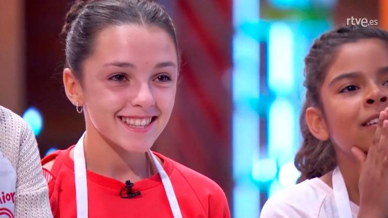 Daniela se emociona con la gran actuación de Aitana Daniela se emociona con la gran actuación de Aitana