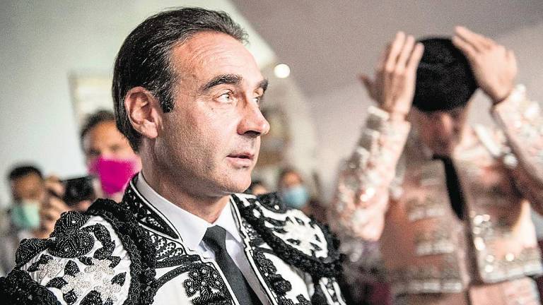Enrique Ponce, operado en la Clínica Cristo Rey de Jaén Enrique Ponce, operado en la Clínica Cristo Rey de Jaén