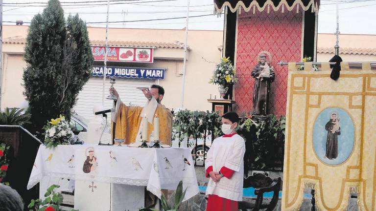 Una ceremonia para honrar al patrón en tiempos complicados