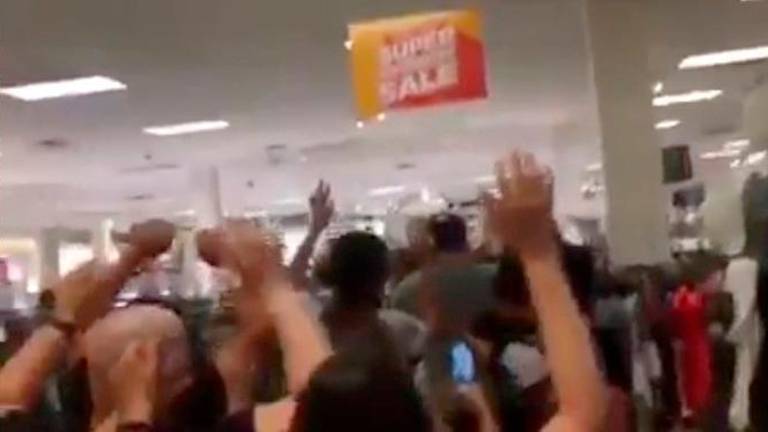 Al menos 20 muertos en un tiroteo en un centro comercial de El Paso (Texas) Al menos 20 muertos en un tiroteo en un centro comercial de El Paso (Texas)