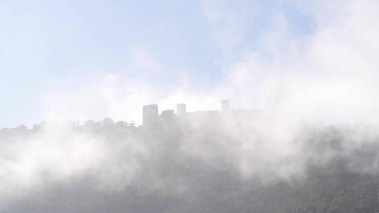 El Castillo entre jirones de niebla El Castillo entre jirones de niebla