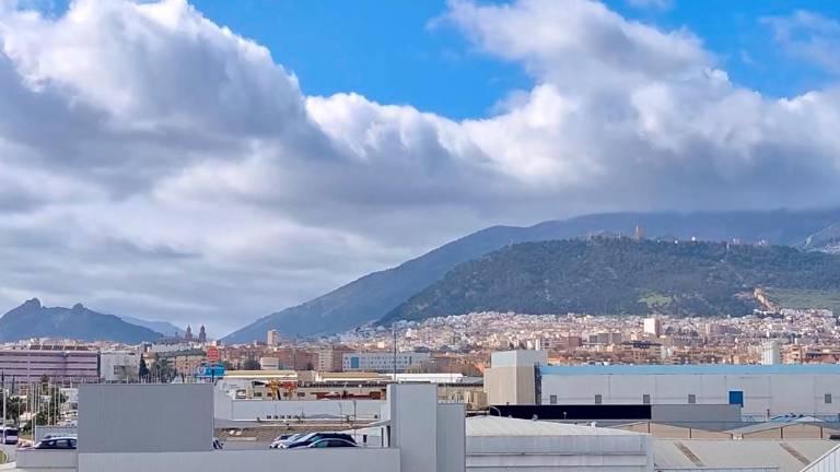 Miríada de nubes en un minuto sobre el Cerro de Santa Catalina Miríada de nubes en un minuto sobre el Cerro de Santa Catalina