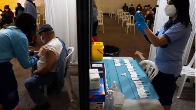Dos de cada tres andaluces apoya un ‘pasaporte covid’ para la movilidad de vacunados Dos de cada tres andaluces apoya un ‘pasaporte covid’ para la movilidad de vacunados