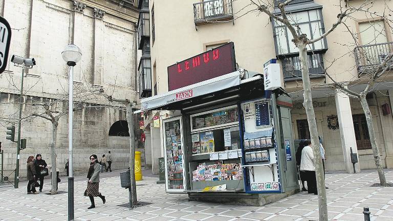 Quioscos abiertos y con periódicos Quioscos abiertos y con periódicos