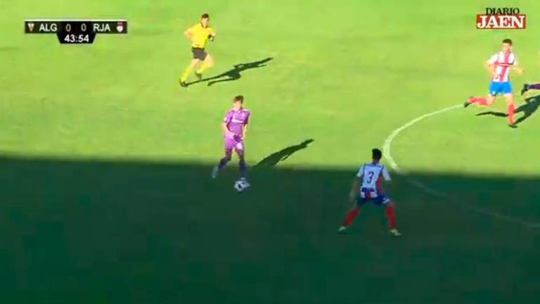 Empate sin goles al descanso a pesar de las ocasiones del Real Jaén Empate sin goles al descanso a pesar de las ocasiones del Real Jaén