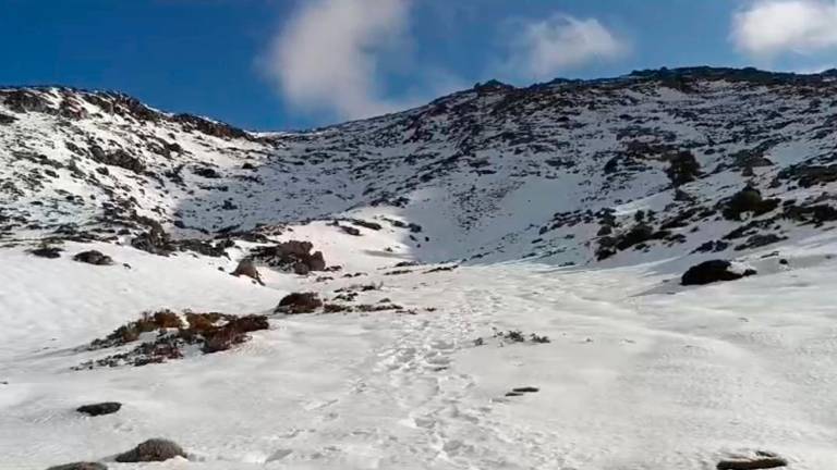 La belleza de Sierra Mágina cubierta por un manto de nieve La belleza de Sierra Mágina cubierta por un manto de nieve