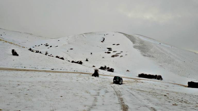 Ascendemos con nieve y a -5 grados al Morro de Cagasebo (Campos de Hernán Pelea) Ascendemos con nieve y a -5 grados al Morro de Cagasebo (Campos de Hernán Pelea)