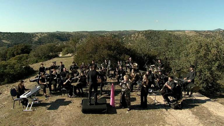 EnSueña Jaén 5: Karina cantando en el campo y con la Banda Sinfónica Ciudad de Jaén (2021) EnSueña Jaén 5: Karina cantando en el campo y con la Banda Sinfónica Ciudad de Jaén (2021)