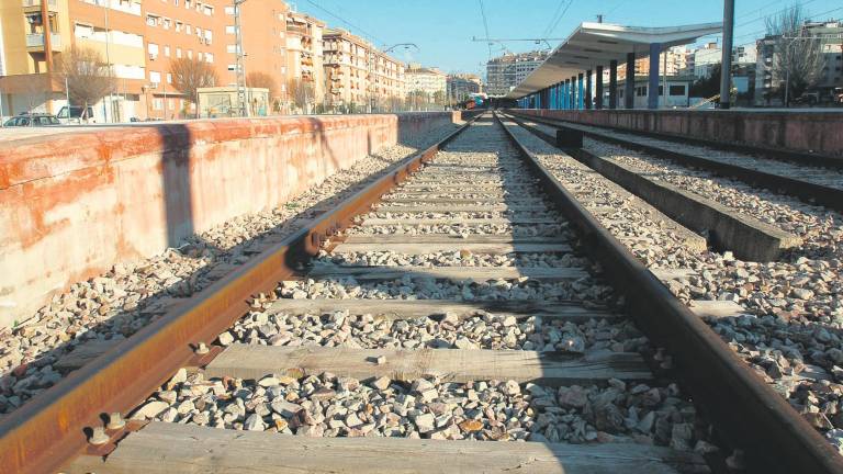 + Infraestructuras de comunicación = Potente industria + Infraestructuras de comunicación = Potente industria
