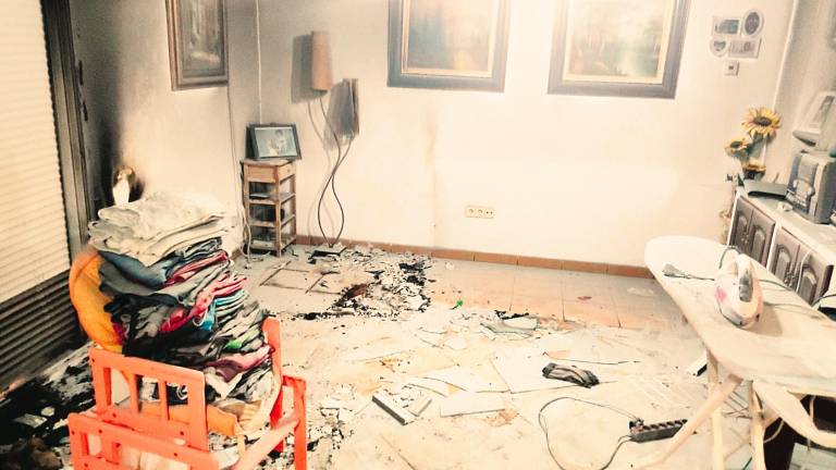 Arbuniel reacciona en auxilio de una familia tras un incendio Arbuniel reacciona en auxilio de una familia tras un incendio