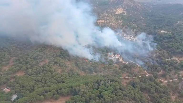 Gran despliegue para la extinción de un incendio forestal en la Sierra de Andújar Gran despliegue para la extinción de un incendio forestal en la Sierra de Andújar