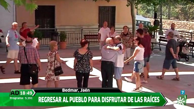 Familias de emigrantes que se reencuentran cada verano Familias de emigrantes que se reencuentran cada verano
