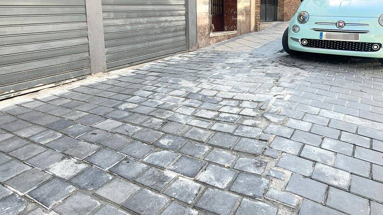 Críticas vecinales por el estado de la calle La Luna Críticas vecinales por el estado de la calle La Luna