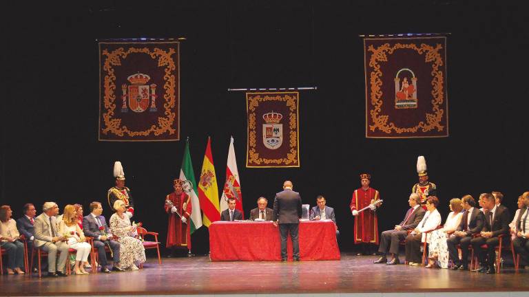 Francisco Huertas es investido alcalde gracias a Adelante Francisco Huertas es investido alcalde gracias a Adelante