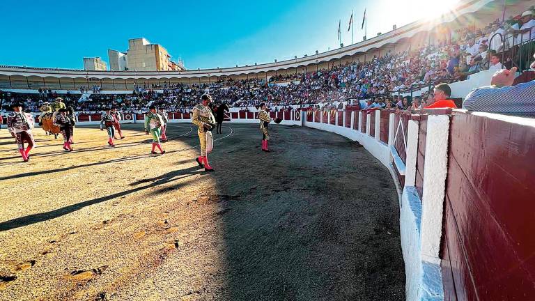 Curro Díaz y Adrián de Torres consiguen dos orejas cada uno en un mano a mano