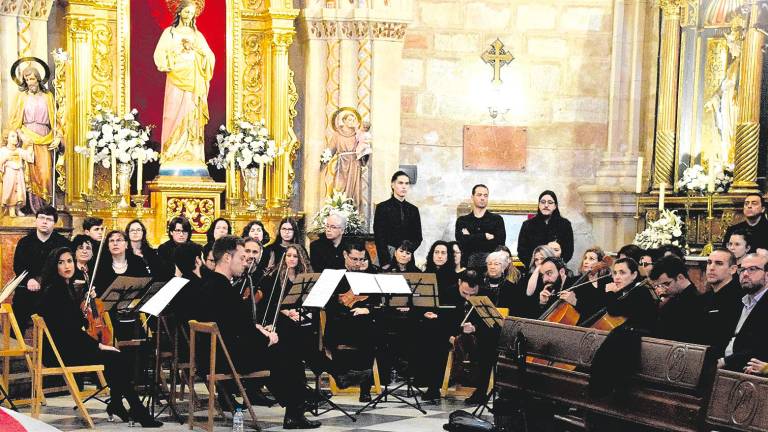 La orquesta y el coro de la UJA deleitan a Linares La orquesta y el coro de la UJA deleitan a Linares