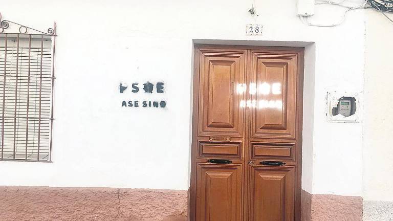Denuncian nuevas pintadas contra el PSOE Denuncian nuevas pintadas contra el PSOE