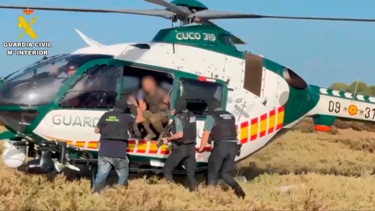 Diez detenidos cuando descargaban 3.520 kilos de hachís en la costa de Huelva Diez detenidos cuando descargaban 3.520 kilos de hachís en la costa de Huelva