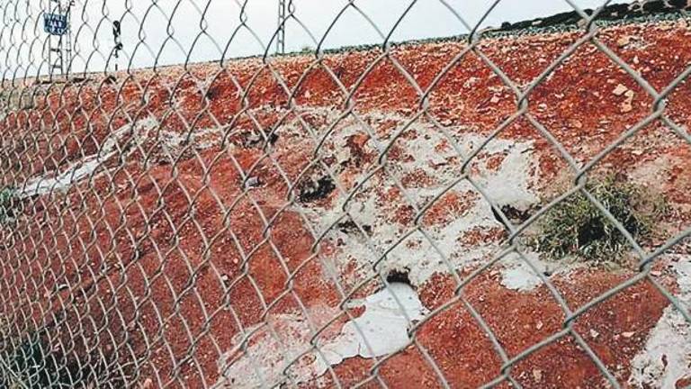 Cazadores llevan a la Fiscalía a Adif por sellar madrigueras Cazadores llevan a la Fiscalía a Adif por sellar madrigueras