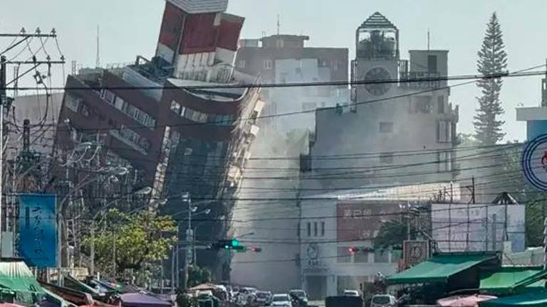 Nueve muertos y más de 820 heridos en el mayor terremoto de los últimos 25 años en Taiwán Nueve muertos y más de 820 heridos en el mayor terremoto de los últimos 25 años en Taiwán