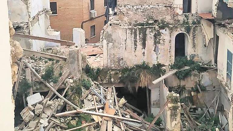 “Lamentable” el estado de un edificio en la calle Ciprés “Lamentable” el estado de un edificio en la calle Ciprés