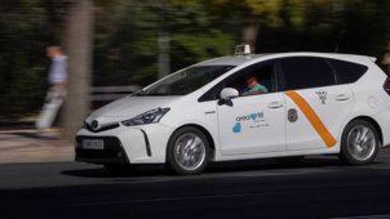 El taxi se moviliza ante el Parlamento andaluz contra el decreto aprobado por la Junta sobre los VTC El taxi se moviliza ante el Parlamento andaluz contra el decreto aprobado por la Junta sobre los VTC