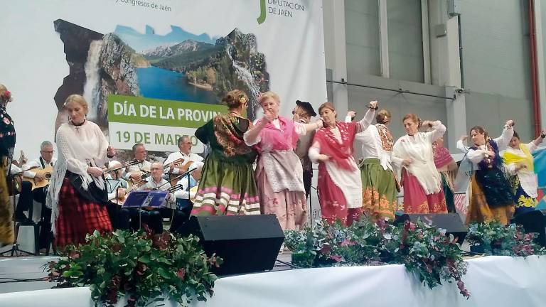 Bedmar hace sentir su folklore en la Feria de los Pueblos Bedmar hace sentir su folklore en la Feria de los Pueblos