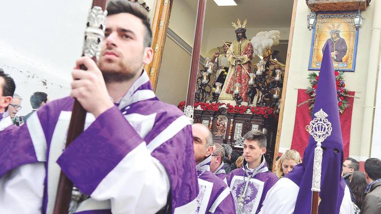 El Señor de la Piedad vestirá una nueva túnica bordada El Señor de la Piedad vestirá una nueva túnica bordada