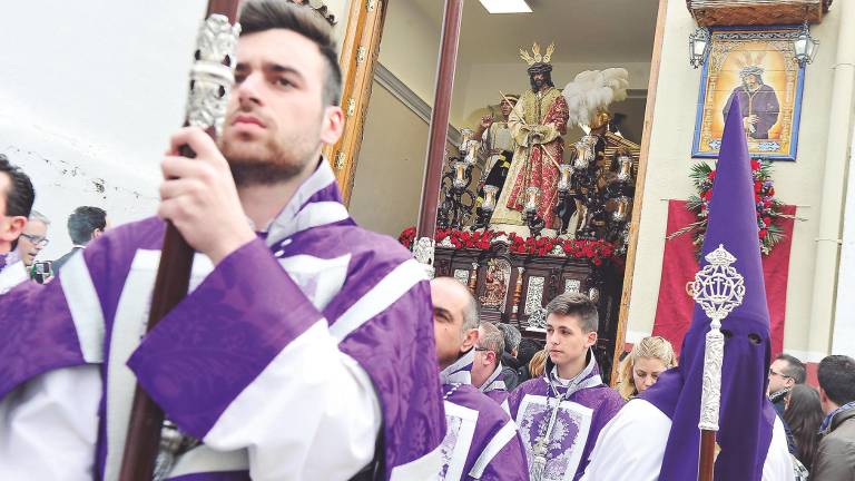 El Señor de la Piedad vestirá una nueva túnica bordada