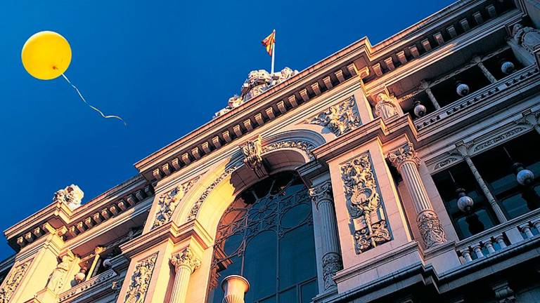 El Banco de España prevé que el PIB caiga entre el 10,5% y el 12,6% este año El Banco de España prevé que el PIB caiga entre el 10,5% y el 12,6% este año